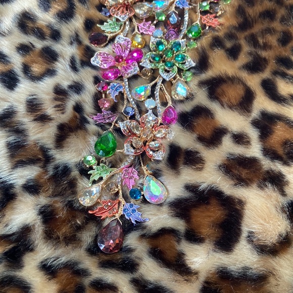 Immaculate Statement Necklace - Picture 4 of 7